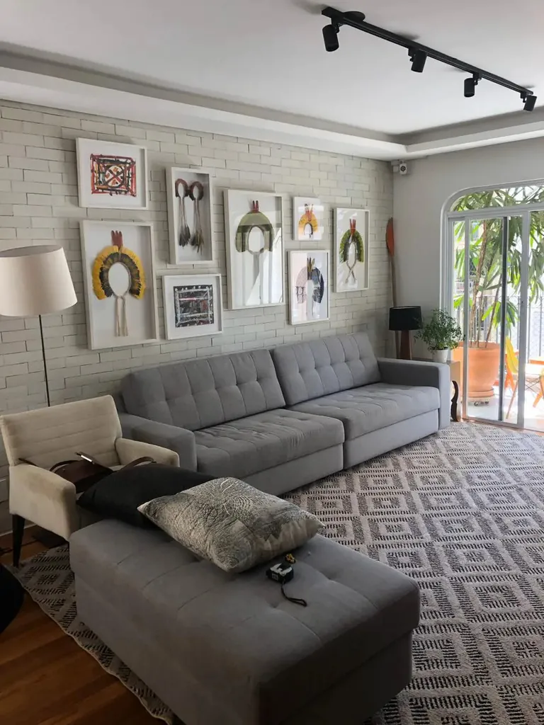 Sala de estar com parede de tijolos off-white Algodão Egípcio
